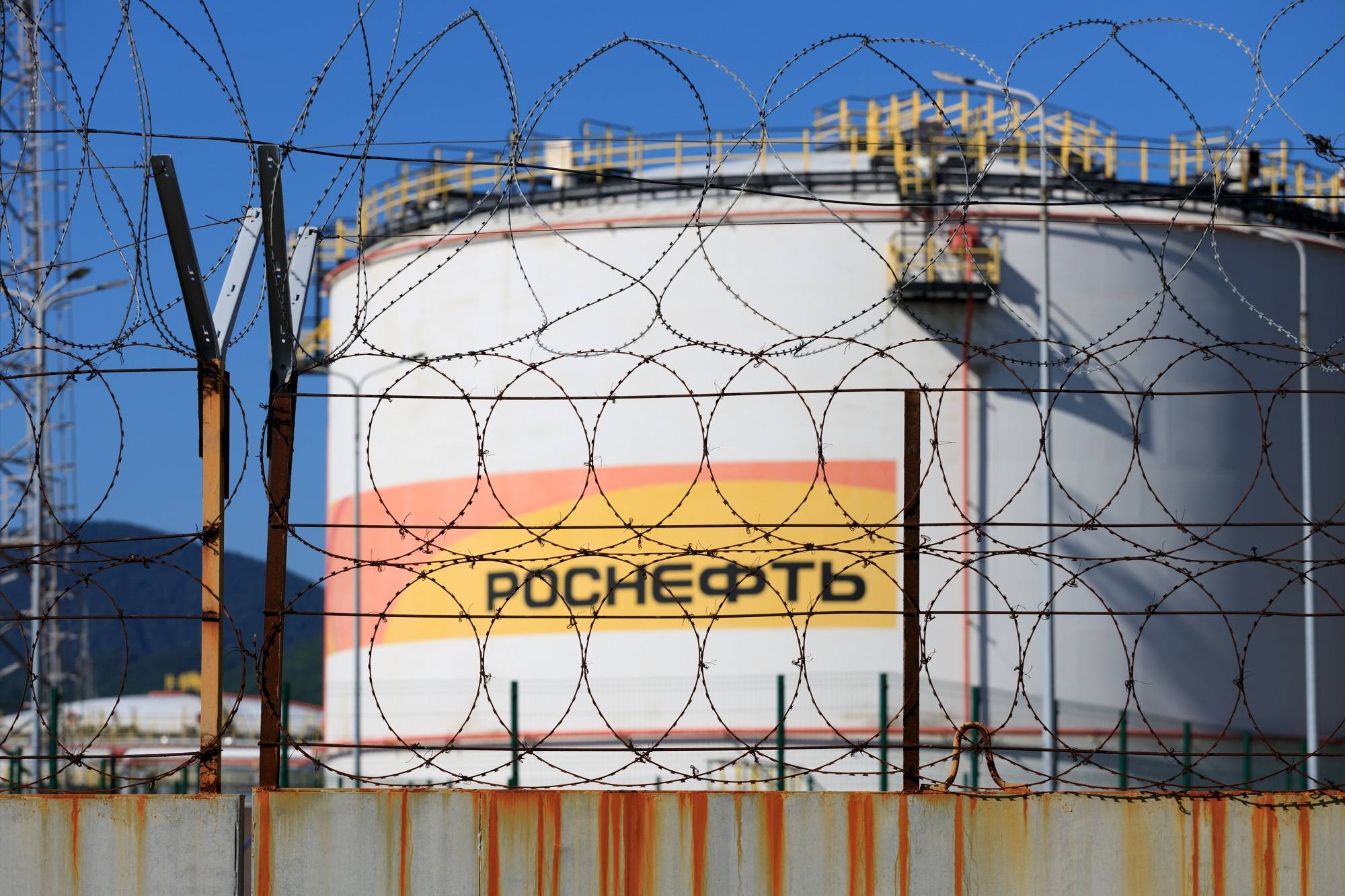 https://www.marinelink.com/news/rosneft-moves-tanker-chartering-eu-ban-500249